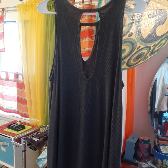 Top - Picture 2 of 4